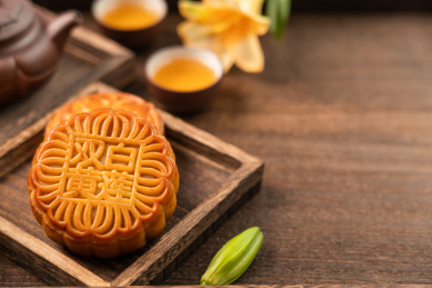 中秋节美食——美味的双蛋黄白莲蓉月饼