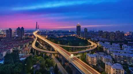 中国上海市杨浦大桥傍晚风光