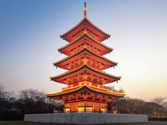 武汉市东湖风景区磨山樱花园五重塔