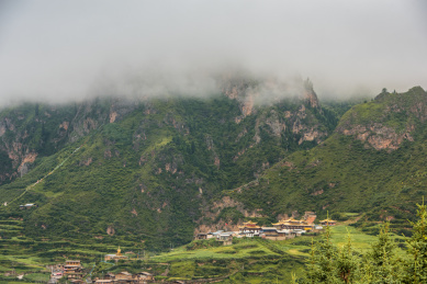 中国甘肃南部的扎尕那村庄