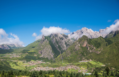 中国甘肃南部的扎尕那村庄