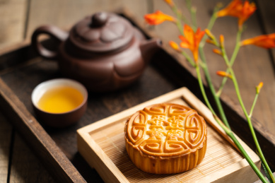 中国中秋节传统美食——月饼、茶