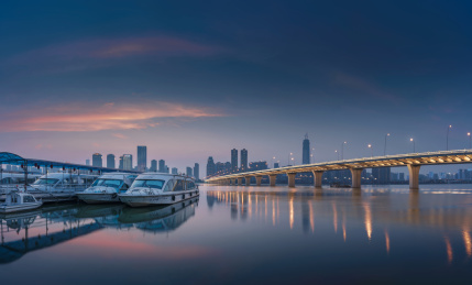 湖北省武汉市沙湖公园的晚霞