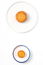 白色背景中的 中秋节美食月饼