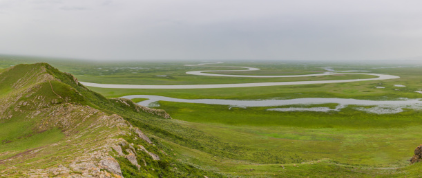 中国新疆巴音郭勒州和静县巴音布鲁克草原九曲十八弯自然风光