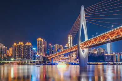 中国重庆渝中半岛千厮门嘉陵江大桥夜景