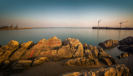 中国山东省日照市海上碑景区