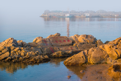 中国山东省日照市海上碑景区