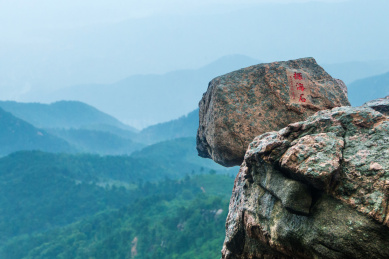 中国山东省潍坊市沂山风景区探海石