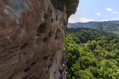中国甘肃省天水市麦积山石窟风光