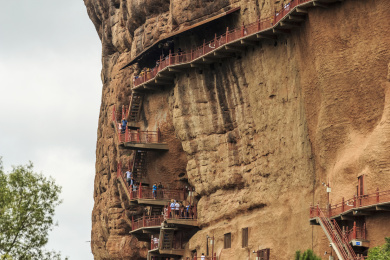 中国甘肃省天水市麦积山石窟风光
