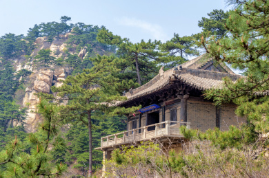 中国辽宁省锦州北镇市医巫闾山耶律楚材读书堂