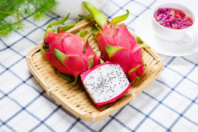 新鲜有机热带水果白心火龙果