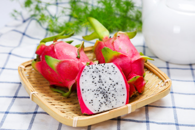 新鲜有机热带水果白心火龙果