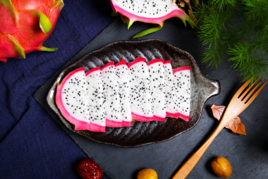 夏季热带水果新鲜的白火龙果