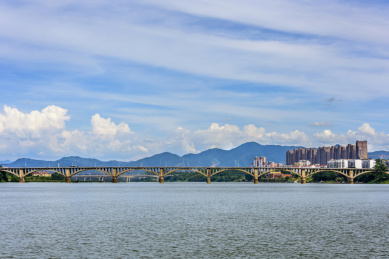 中国江西省赣州市东河大桥