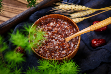 营养健康早餐美味的杂粮紫米粥