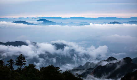中国河南尧山山峰云海