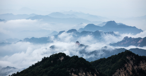 中国河南尧山山峰云海