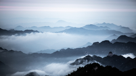中国河南尧山山峰云海