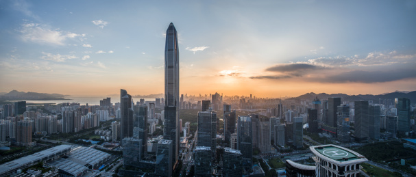 粤港澳大湾区，鸟瞰中国广东省深圳城市天际线建筑群高楼大厦黄昏风光