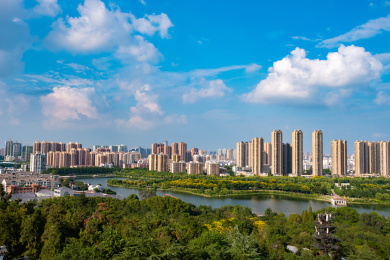 晴朗天空下航拍中国安徽省蚌埠市城市建筑风光