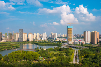 晴朗天空下航拍中国安徽省蚌埠市城市建筑风光