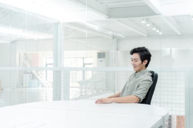 亚洲商务人士在办公室