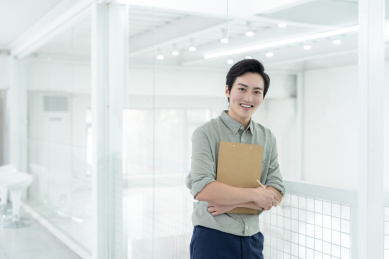 亚洲商务人士在办公室