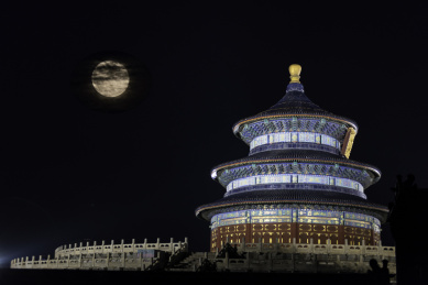 中国北京天坛祈年殿中秋夜景