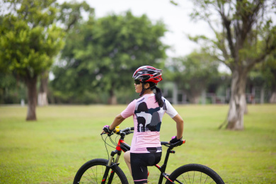 公园里的自行车骑行爱好者