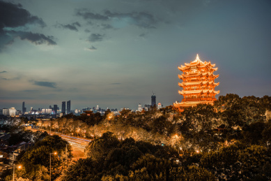 中国湖北省武汉市蛇山黄鹤楼夜景
