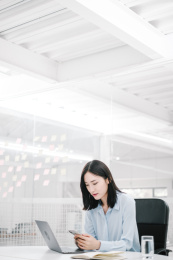 室内办公空间商务东方人像