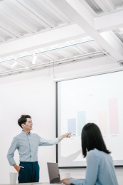 室内办公空间商务东方人像