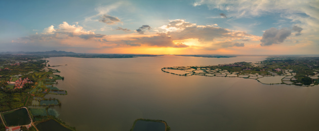湖北黄石保安湖湿地公园夏日航拍风光