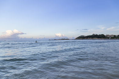 广东汕尾红海湾晴天时的海岸局部