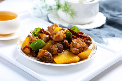 美味大盘鸡青椒土豆焖土鸡肉