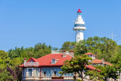 中国山东省烟台市烟台山灯塔