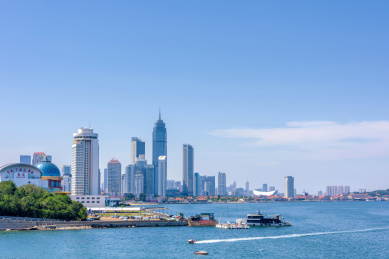 中国山东省烟台市海滨建筑群