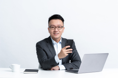 棚拍白背景亚洲商务人像