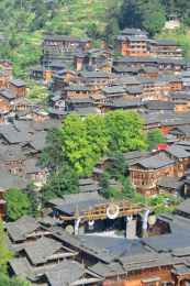 俯拍贵州省黔东南州西江千户苗寨村寨