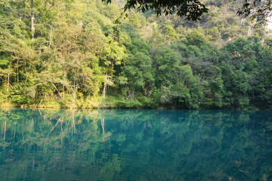 贵州省黔南布依族苗族自治州荔波小七孔卧龙潭青山绿水美景
