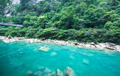 中国贵州黔南荔波县大七孔景区内的溪谷风光