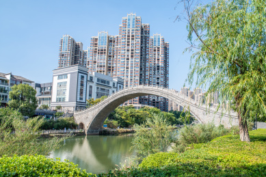 中国湖南省郴州市郴江河河堤风光