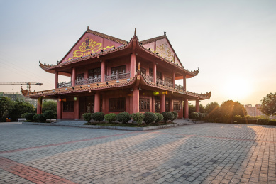 中国湖南省郴州市五岭公园山顶的五福阁  