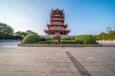 中国湖南省郴州市五岭公园山顶市广场和五岭阁