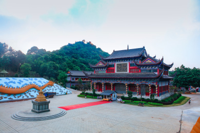 中国广东省粤北韶关翁源县东华寺建筑风光