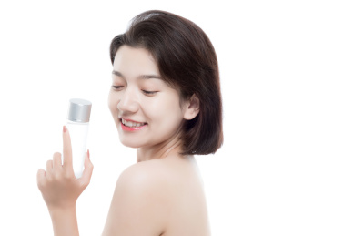 棚拍白背景年轻亚洲女性美容