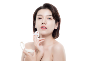 棚拍白背景年轻亚洲女性美容