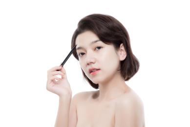 棚拍白背景年轻亚洲女性美容